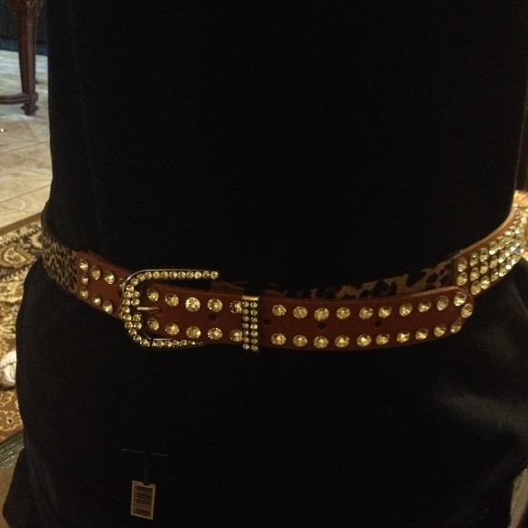 Cute, new Cheetah belt with Crystalised crystals - Picture 3 of 4