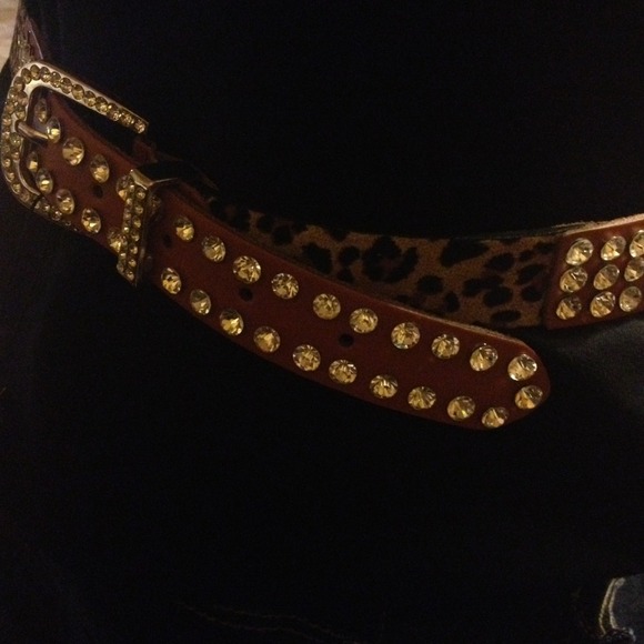 Cute, new Cheetah belt with Crystalised crystals - Picture 4 of 4