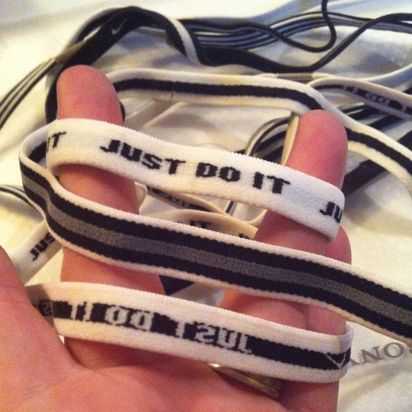 Nike headbands ✔