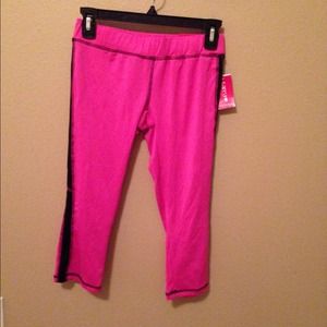 Workout crop pant in hot pink