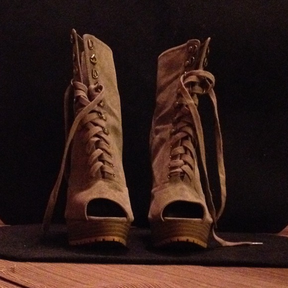 Open toed HIGH heel booties