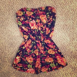 ‼️Traded ‼️Floral Romper 🌺🌷💋