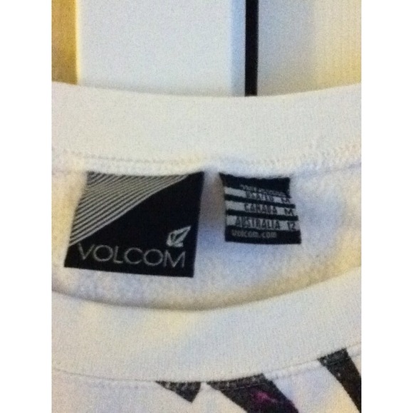 🚫SOLD🚫 volcom white pullover! - Picture 4 of 4