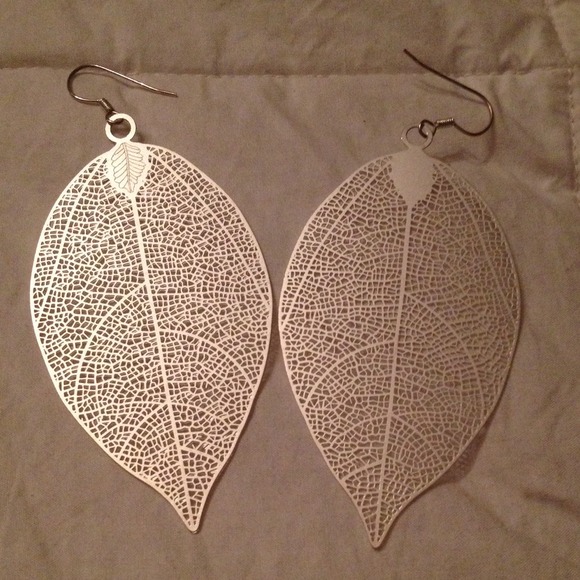 Silver leaf earrings