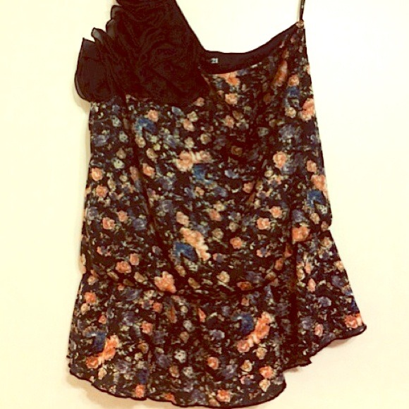 One shoulder floral tank