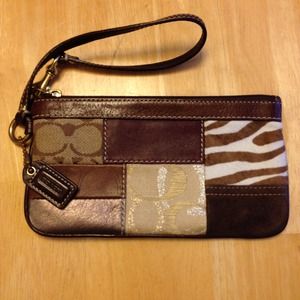 📦 SOLD IN BUNDLE Coach wristlet