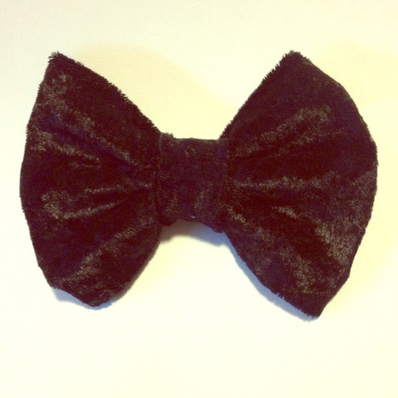Black velvet hair bow!