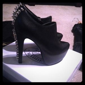 Steve Madden leather boots with spikes