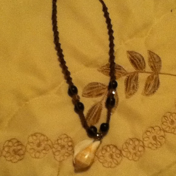 Necklace with real sea shell made out of hemp rope - Picture 1 of 2
