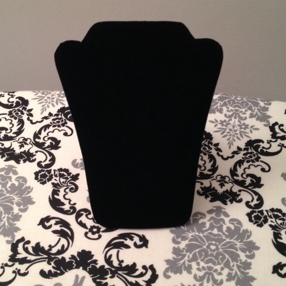 🔱🔱Sold🔱🔱️⬇️Necklace stand -black velvet