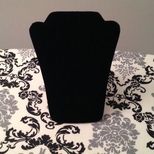 🔱🔱Sold🔱🔱️⬇️Necklace stand -black velvet