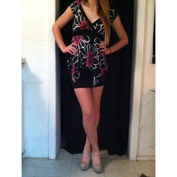 Dressy V neckline blouse 🎀