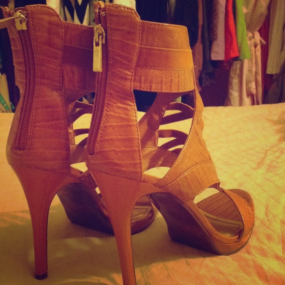 Gladiator shoes SOLD IN BUNDLE - Picture 2 of 4