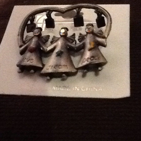 Lovely angel broche. Reduced!