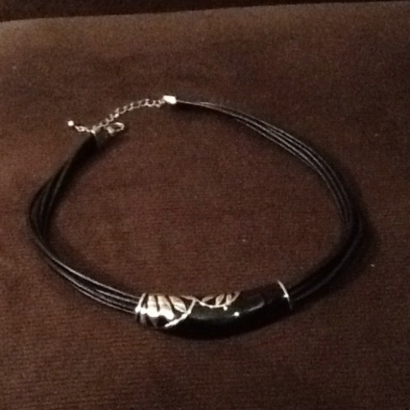 Beautiful exotic black & silver choker. New.