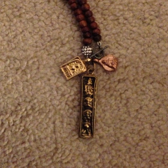 Stella and Dot wood beaded necklace