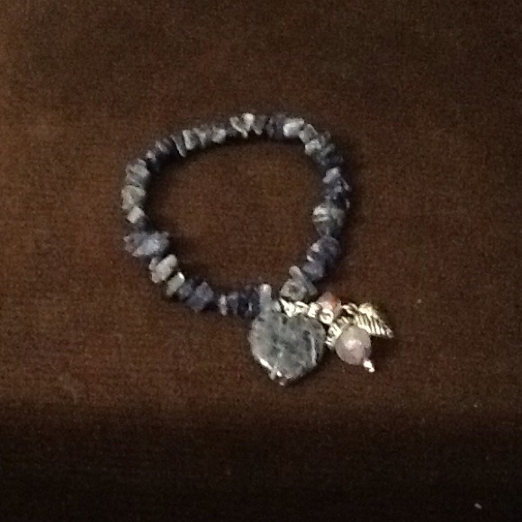 Gorgeous elastic blue stone bracelet. New.