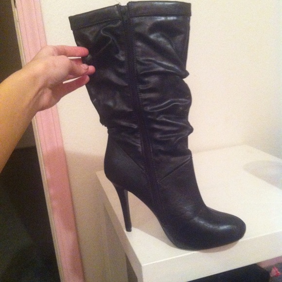 Black heeled boots