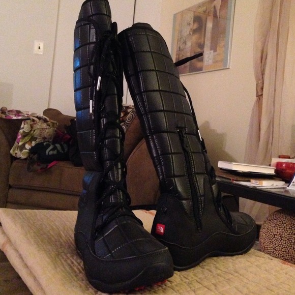 **RESERVED**The North Face Women's Svetlana Boots.