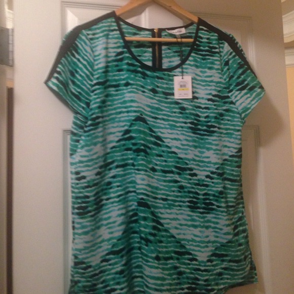 New with tag attached Calvin Klein blouse.