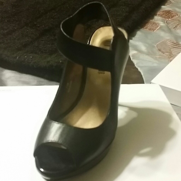 Black shoes - Picture 3 of 4