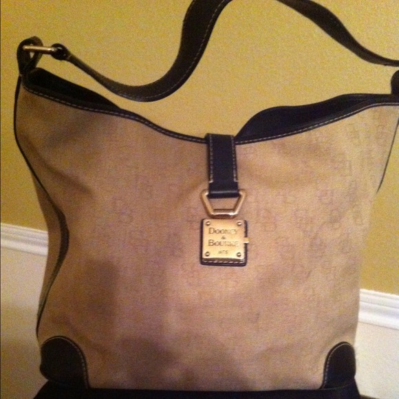 Dooney & Bourke Handbags - Dooney Bourke Shoulder Bag