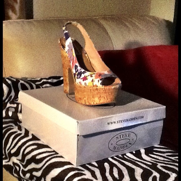 Steve Madden Flower