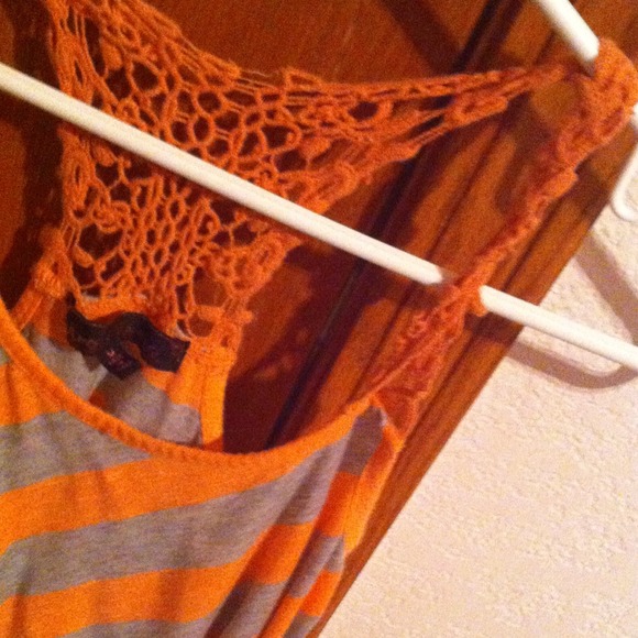 Cute grey and orange shirt - Picture 3 of 3
