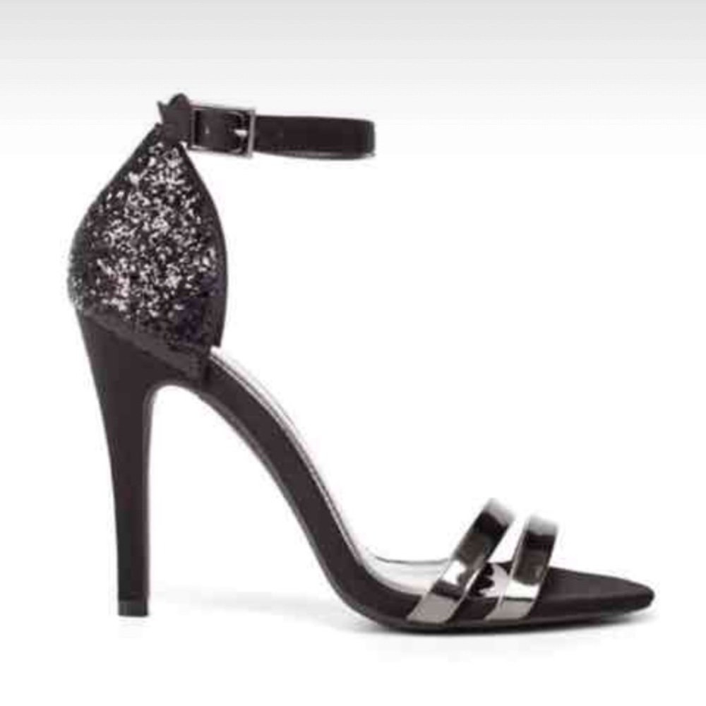 BLOGGERS FAV ** Zara sexy silver glitter sandals!