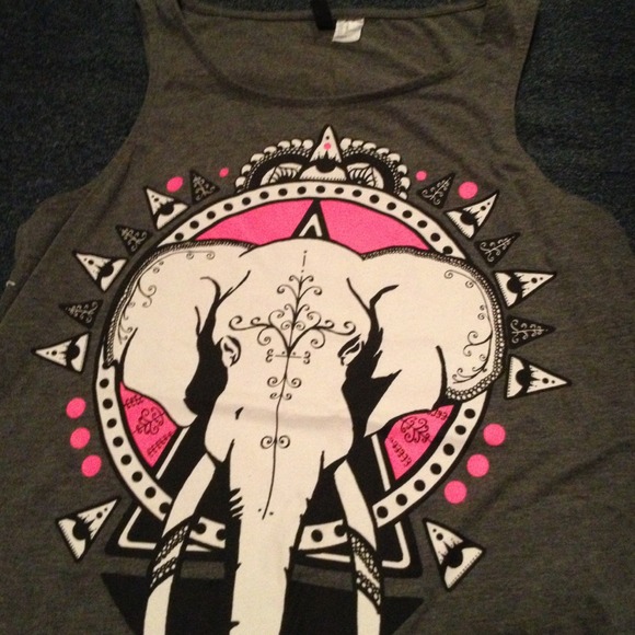 Elephant H&M graphic tee