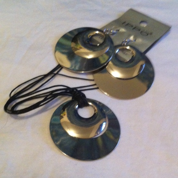 Earring necklace set