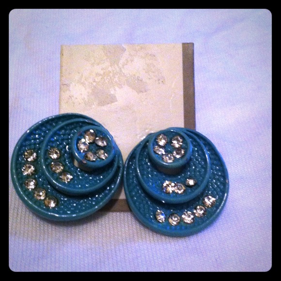 Blue sparkle studs