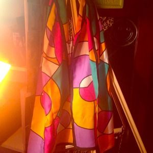 Geometric shape silky scarf