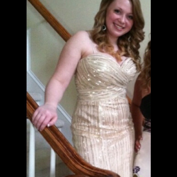 Gold prom dress💛