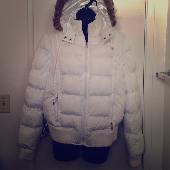 White  jacket w/ faux fur hood  removable sleeves