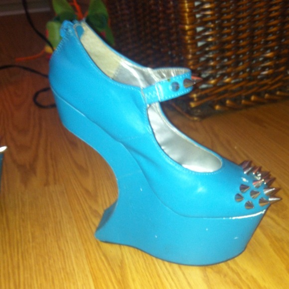 Blue Moon Heels - Picture 3 of 3