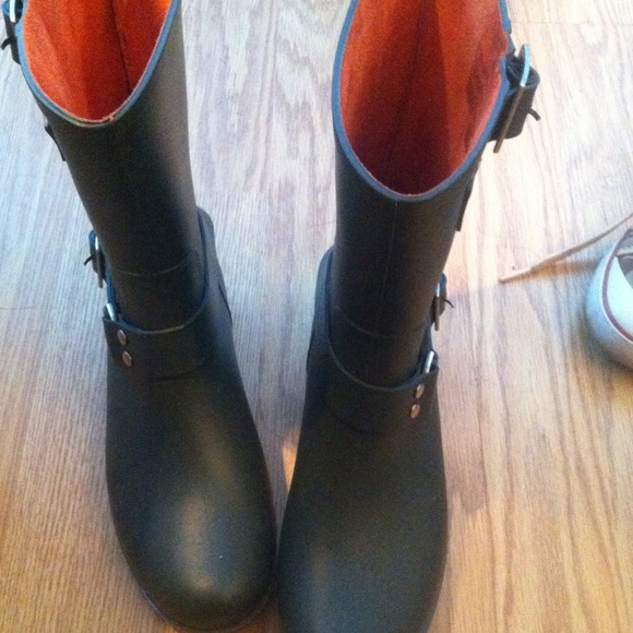 Steve Madden Rain Boots - Picture 2 of 4