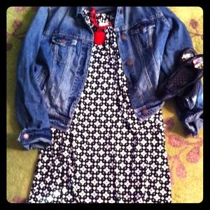 Chic White House/Black Market Dress