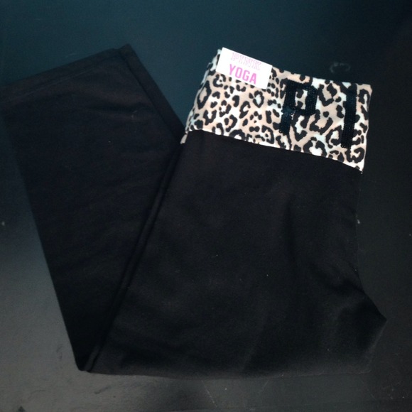 ❗️Sold locally, 25$❗️VS Crop Yogas