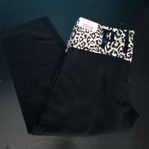 ❗️Sold locally, 25$❗️VS Crop Yogas