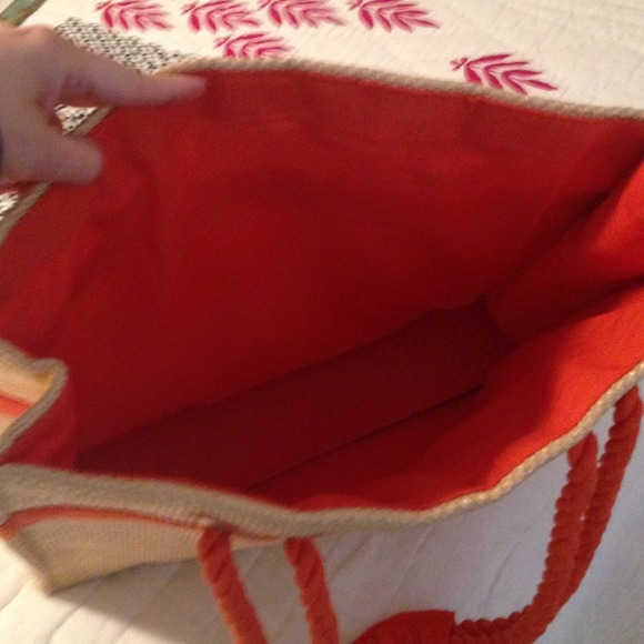 ☀Escada tote, perfect for the beach☀ - Picture 3 of 3