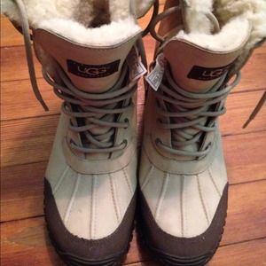 Ugg Boots ❗️❗️ On HOLD ❗️❗️