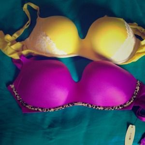 🎀HOT DEAL 🎀 VS 34D bra bundle 2 for $45