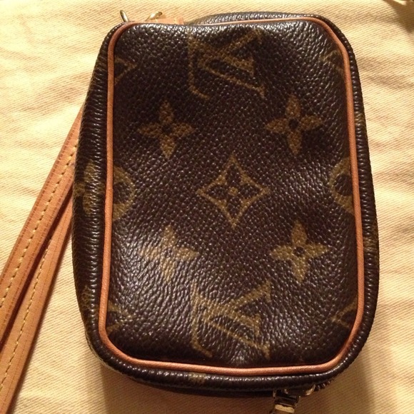 SOLD-Authentic Louis Vuitton Wapidy Case