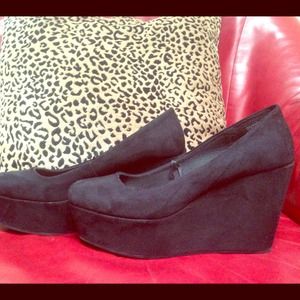 H&M suede black platforms