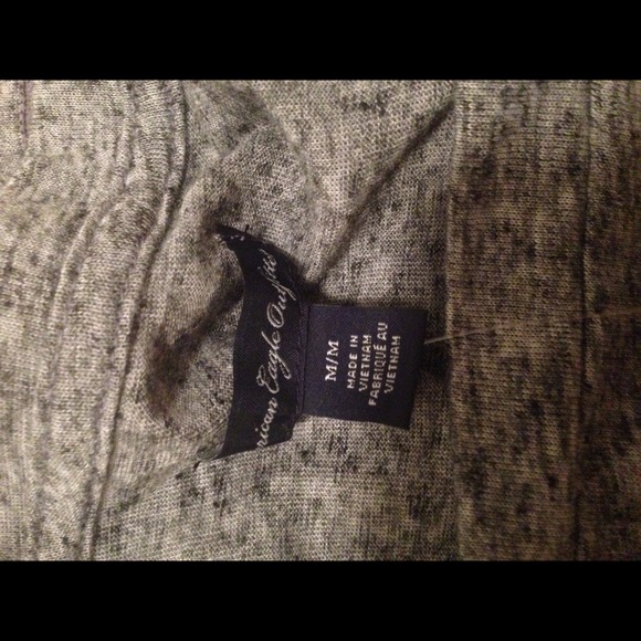 2 AE tops - Picture 3 of 4