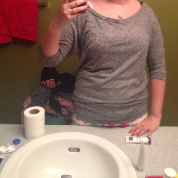 2 AE tops - Picture 4 of 4