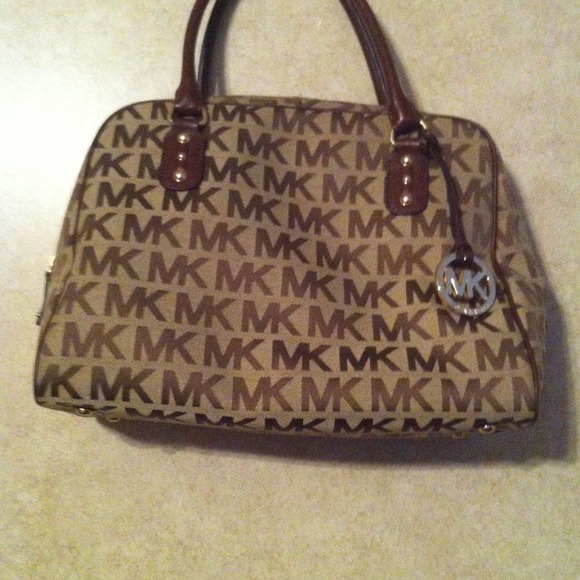 Michael kors purse and true religion size 27