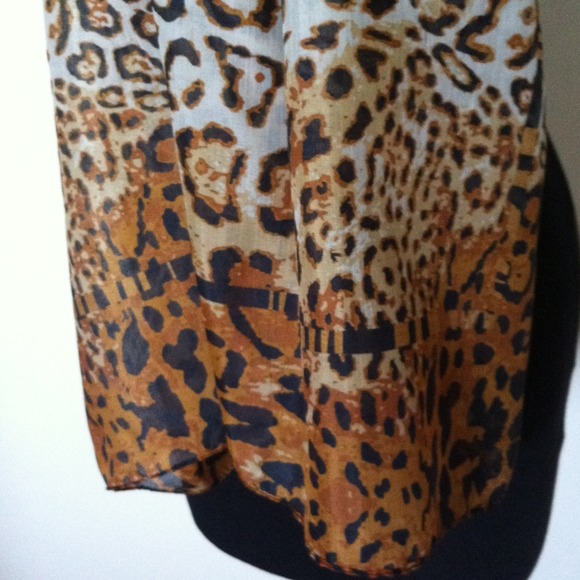 NWOT scarf - Picture 3 of 4