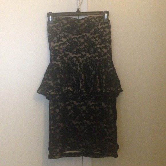 Sexy Black/nude laced peplum dress